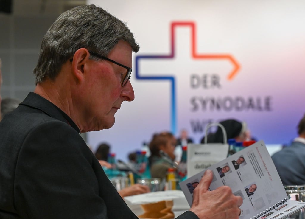 Der Kölner Kardinal Rainer Maria Woelki wirft den Reformern vor, dass der ganze Prozess zum Scheitern verurteilt sei, weil der Vatikan am Ende doch keine wesentlichen Änderungen mittragen werde.