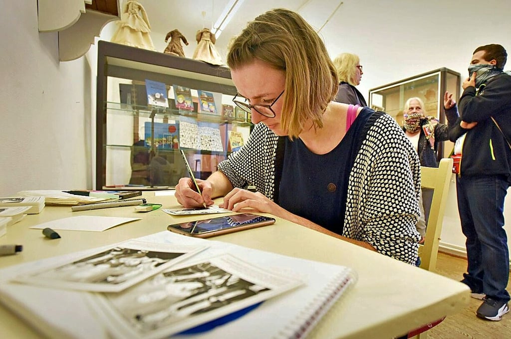 Lucie Göpfert zeichnete auch beim Zörbiger Burgfest.