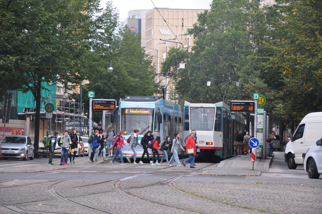So wie hier an der Haltestelle Hasselbachplatz in Magdeburg wird es am Montag wohl nicht aussehen. Für den 4. Oktober 2021 hat die gewerkschaft verdi zum Streik aufgerufen.