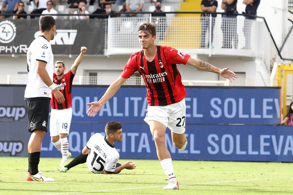 AC Mailands Daniel Maldini feiert seinen Treffer zur 1:0-Führung.