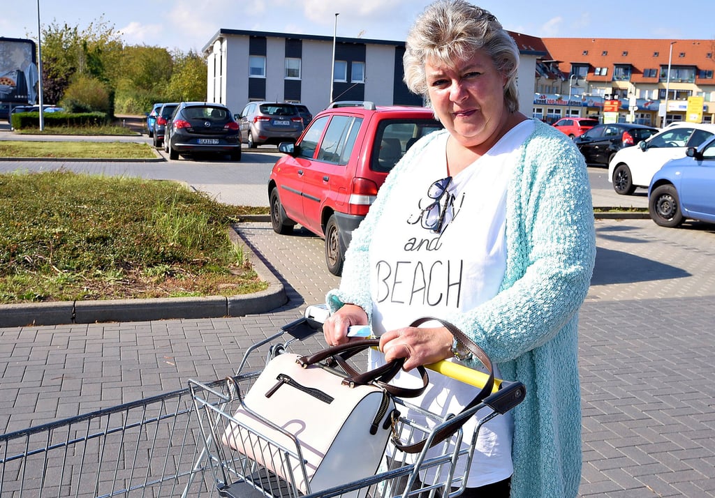 Die Köthenerin Annett Hummel hat ihre Tasche nur mal eben kurz in den Wagen gelegt. Für Täter reicht diese Sekunde der Unachtsamkeit.