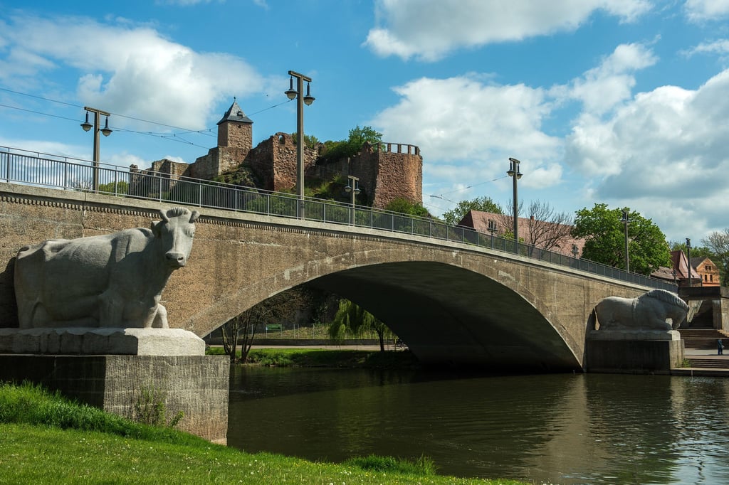 Die Giebichensteinbrücke wird am Sonntag vor und während der Show gesperrt sein.