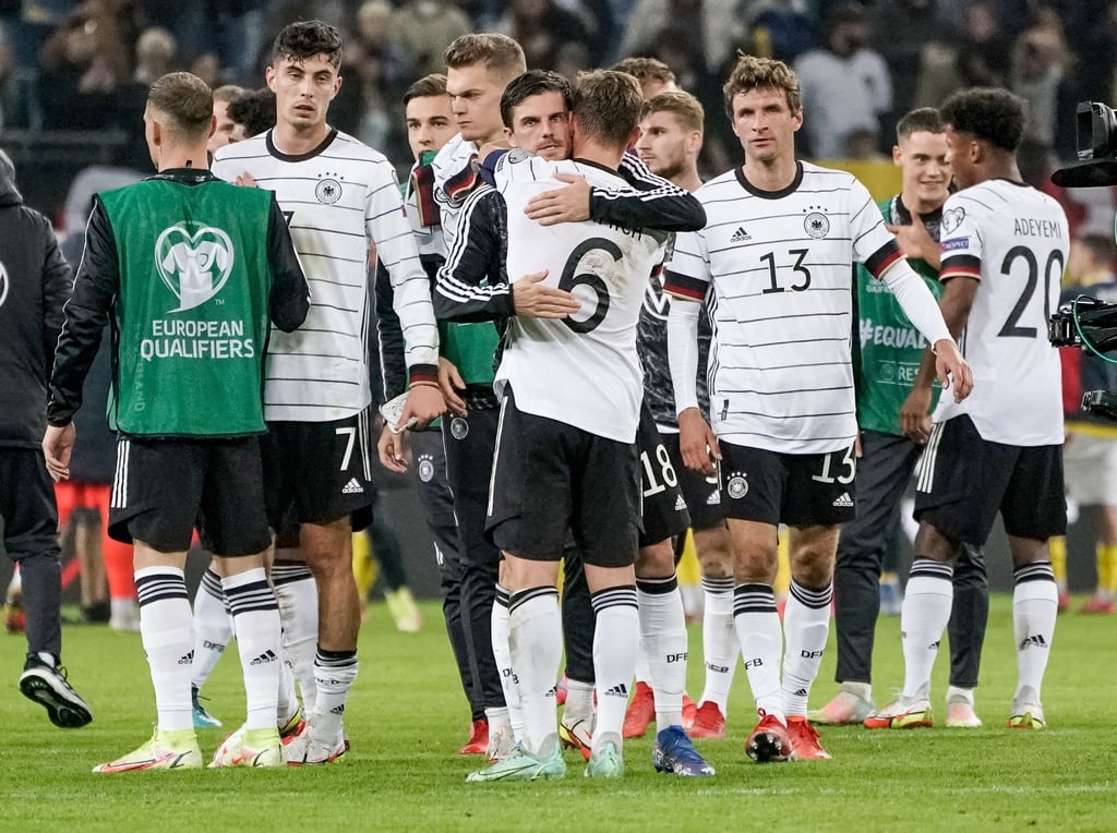 Die deutsche Mannschaft jubelt nach dem Abpfiff.