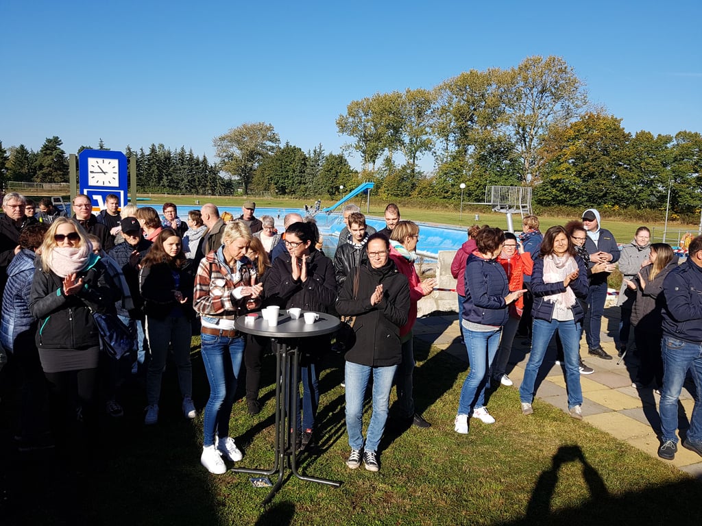 Unter dem Motto "Unser Schwimmbad ist uns wichtig" lud der Förderverein für das Kunrauer Freibad am Sonnabend zu einer Veranstaltung ein. Die Resonanz war enorm.