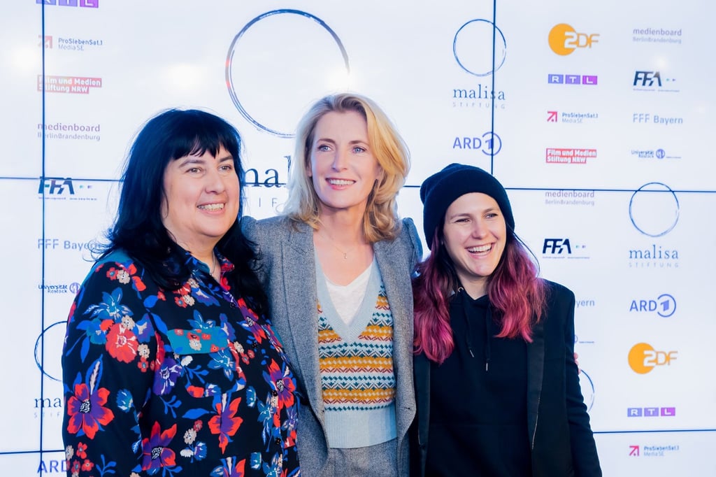 Die Medienwissenschaftlerin Elizabeth Prommer (l-r), Maria Furtwängler und ihre Tochter Elisabeth Furtwängler bei der Präsentation der Fortschrittsstudie „Sichtbarkeit und Vielfalt: Fortschrittsstudie zur audiovisuellen Diversität“ in Berlin.