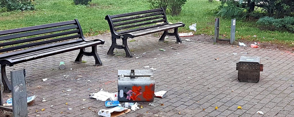 Ein nahezu alltägliches Bild am Kreisel, am Bahnhofsvorplatz in der Ortschaft Möser. Regelmäßig lassen hier Vandalen ihrer Zerstörungswut freien Lauf.