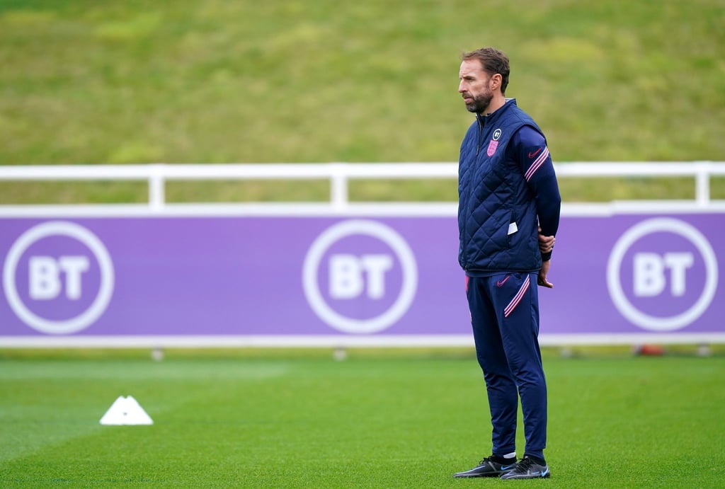 Einige Spieler von Englands Nationaltrainer Gareth Southgate wollen sich anscheinend nicht gegen das Coronavirus impfen lassen.