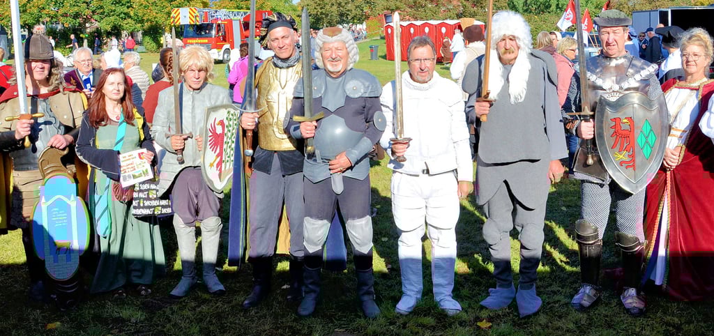 Die Gast-Rolande (von links): aus Calbe (Saale) Heinrich und Marlies Kuhnert, aus Gardelegen Jürgen Bajerski, aus Haldensleben Heiko Kracht, aus Brandenburg Heinz Morio, aus Burg Hans-Georg Tietze sowie aus Stendal Andreas Meßing.