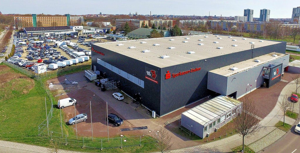 Der Sparkassen-Eisdom soll zu Sachsen-Anhalts einziger Eissporthalle ausgebaut werden - doch dafür fehlt das Geld.