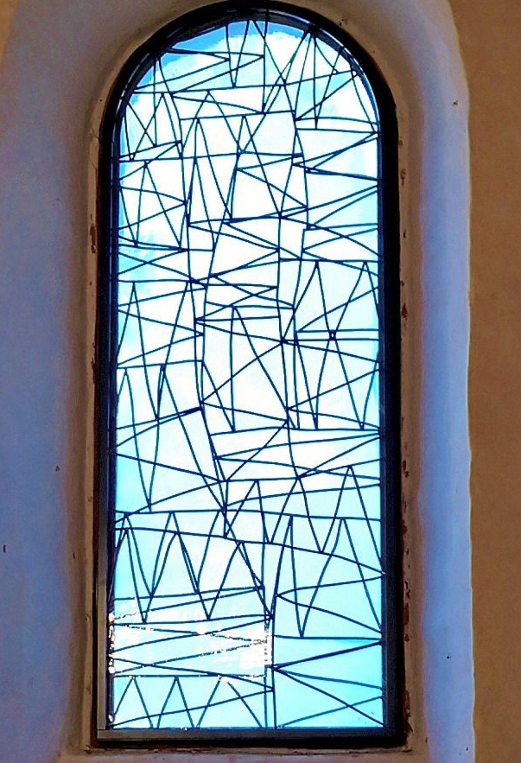 Muhr arbeitet mit Linien und Formen.