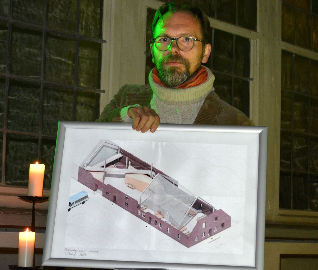 Ralf Engelkamp zeigt einen Entwurf vom Kreveser Open-Air-Dorfwohnzimmer. Wie der aktuelle Planungsstand ist, will er Anfang November vorstellen.