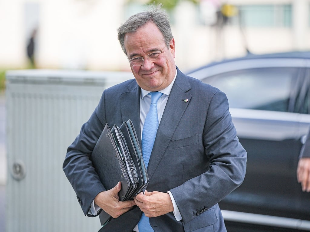 Armin Laschet, CDU-Bundesvorsitzender und Ministerpräsident von Nordrhein-Westfalen, kommt zur Vorbereitung von Sondierungsgesprächen an.