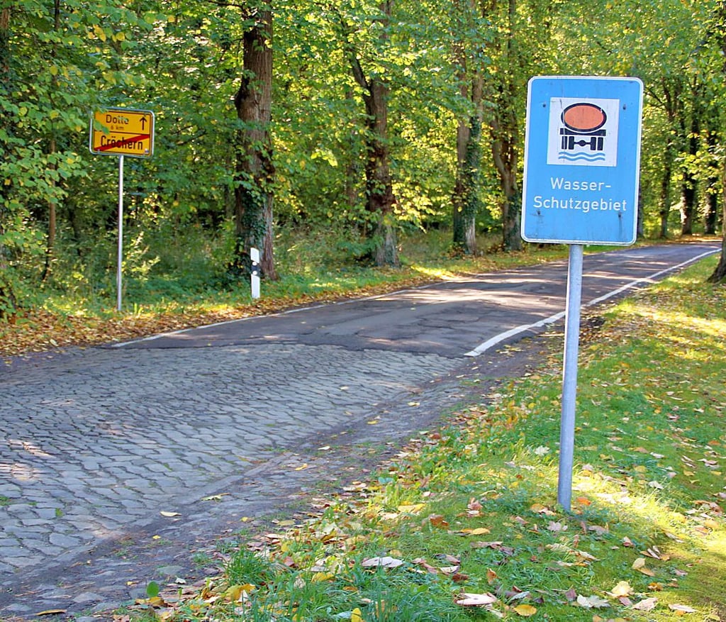 Noch bis zu drei Jahre müssen die Einwohner von Cröchern warten, bis die Straße in Richtung der A14 saniert wird.
