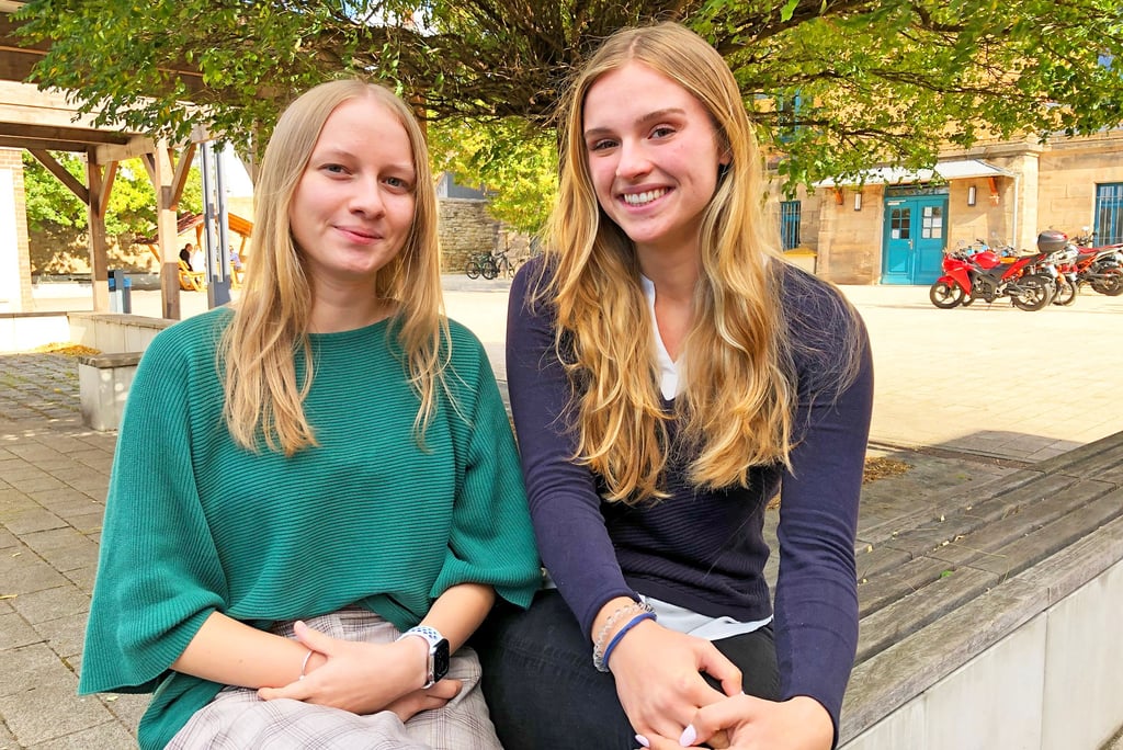Lena Tabea Noack (l.) und Paula Heinrich erhielten in diesem Jahr das Haeckel-Stipendium.