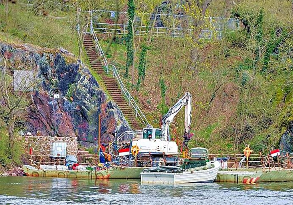 Die Sanierungsarbeiten an der Jahnhöhle wurden vom Fluss aus vorgenommen.