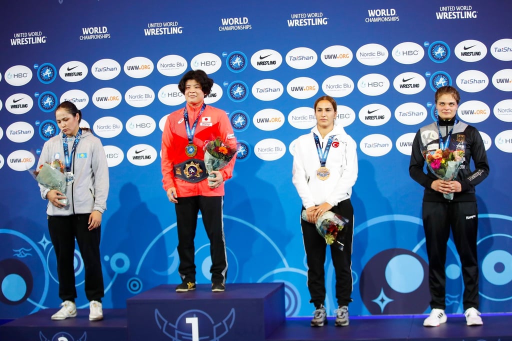 Ringerin Anna Schell (r) gewann bei der WM in Oslo die Bronzemedaille.