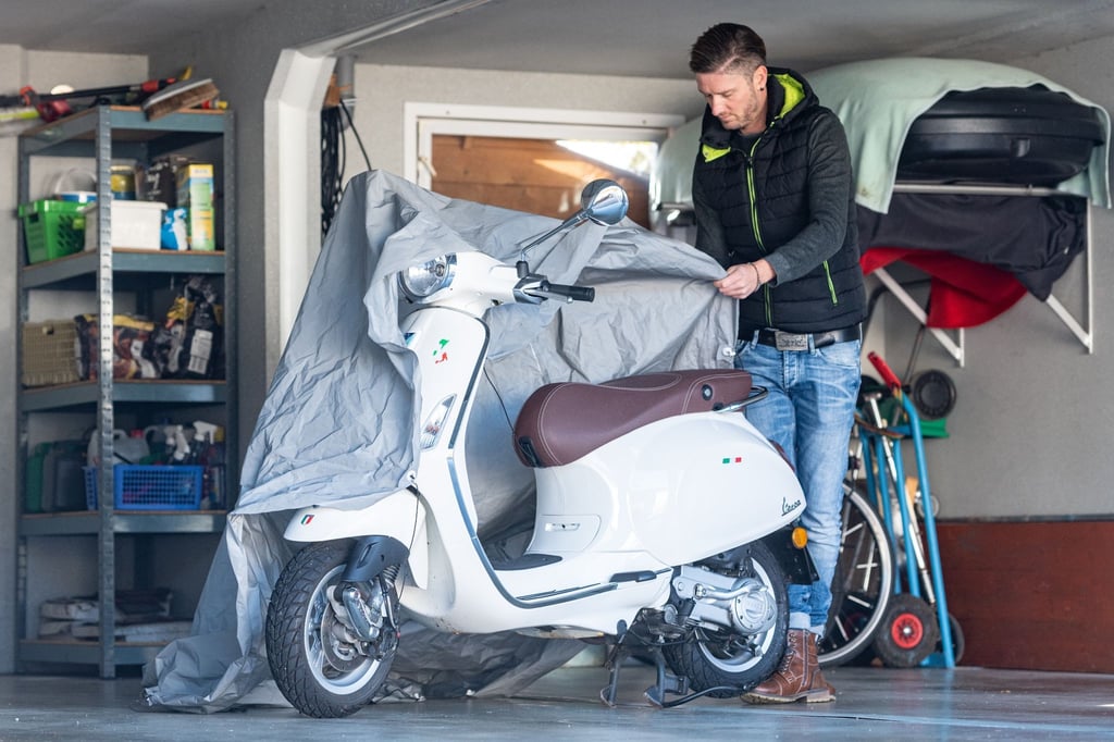 Tschüss, bis nächstes Frühjahr! Wer sein Motorrad oder seinen Motorroller über den Winter nicht benutzt, sollte beim Abstellen einige Dinge beachten.