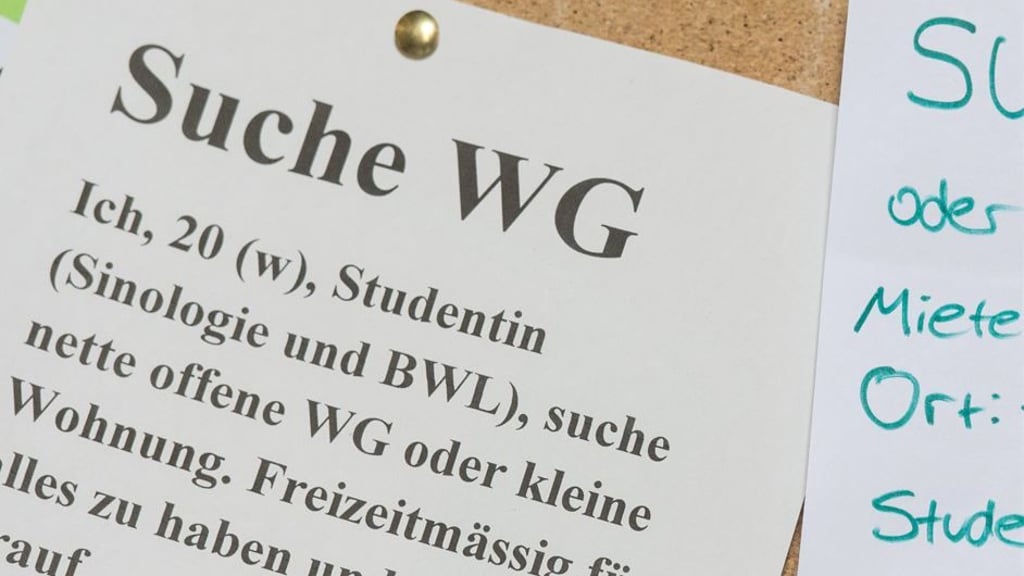 Gerade bei jüngeren und ausländischen Studierenden seien die preiswerten und meist günstig gelegenen Wohnplätze vom "Studentenwerk" gefragt.