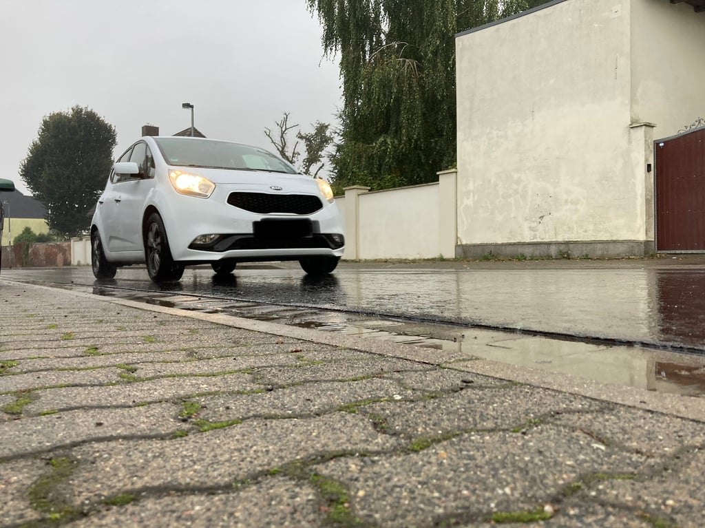 Mit dem neuen Asphalt hat sich das Raserproblem laut Anwohner der Niendorfer Straße in Magdeburg nicht gebessert.
