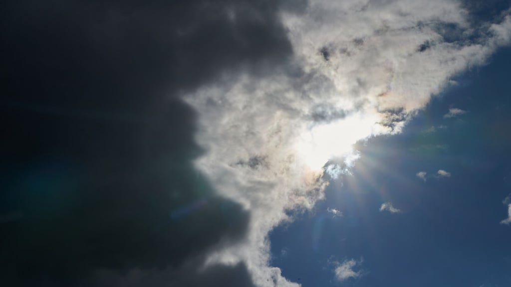 Erst zum Wochenende seien weniger Regen, weniger Wolken und mehr Sonne zu erwarten. Foto: Annette Riedl/Symbolbild/