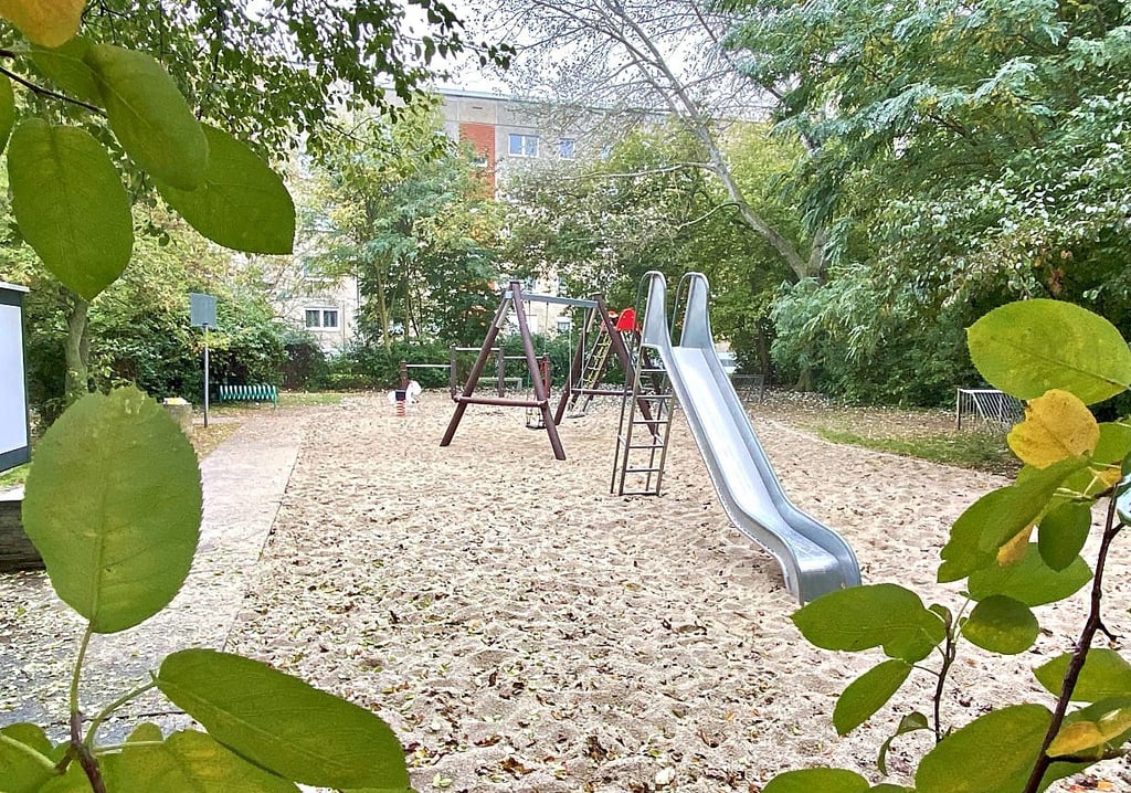 Der Spielplatz der Wohnungsgenossenschaft in der Ellerbreite präsentiert sich im neuen Gewand.