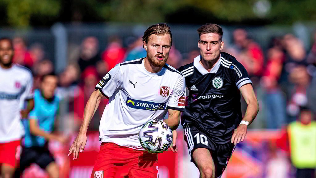 Beim mühevollen Landespokal-Sieg in Sandersdorf spielte Marcel Titsch Rivero (l.) als Innenverteidiger.