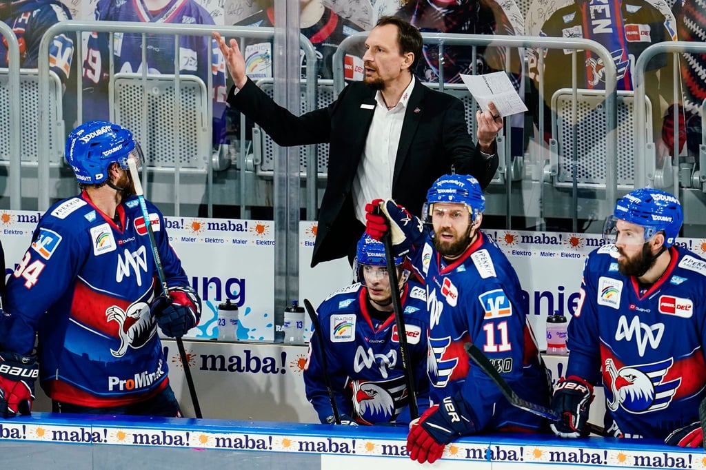 Trainer Pavel Gross ist mit den Adler Mannheim ein heißer Meisterschaftsfavorit.