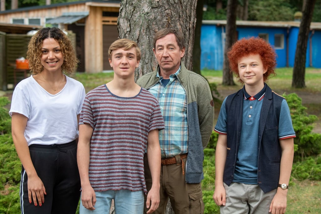 Die Schauspieler Haley Louise Jones, Luis Vorbach, Thorsten Merten und Leopold Ferdinand Schill.
