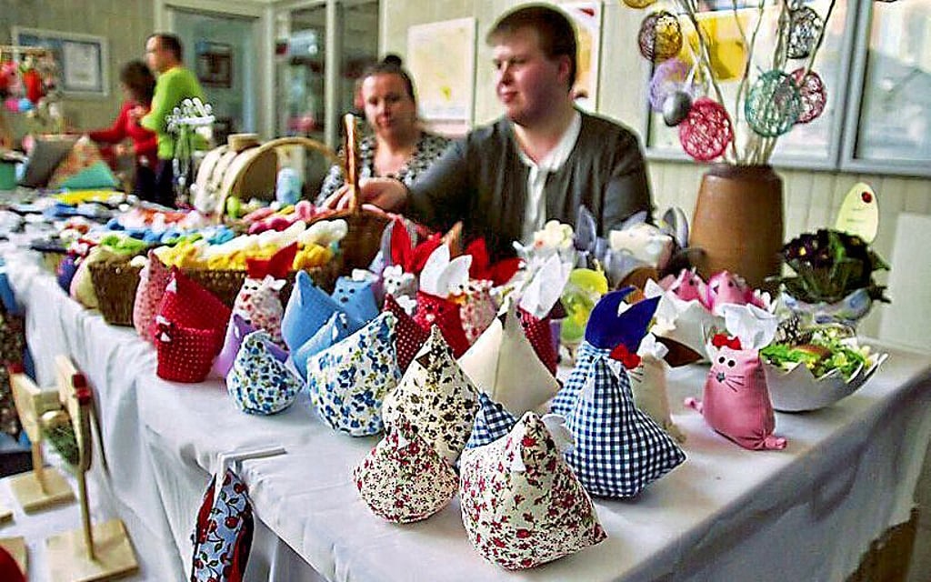 Astrid und Felix Sanders beim ersten Kreativmarkt 2019.