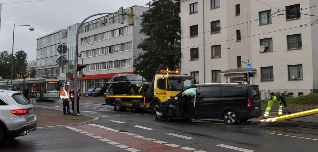An der Einmündung Hellestraße kam es am heutigen Donnerstag (14. Oktober 2021) zur Kollision zweier Pkw.