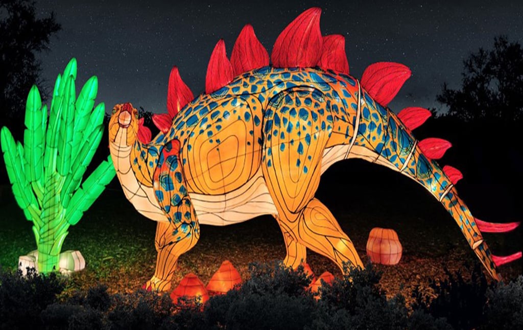 Die Lichterwelten kehren mit einer großen Saurier-Show im Februar 2022 in den Bergzoo Halle zurück.