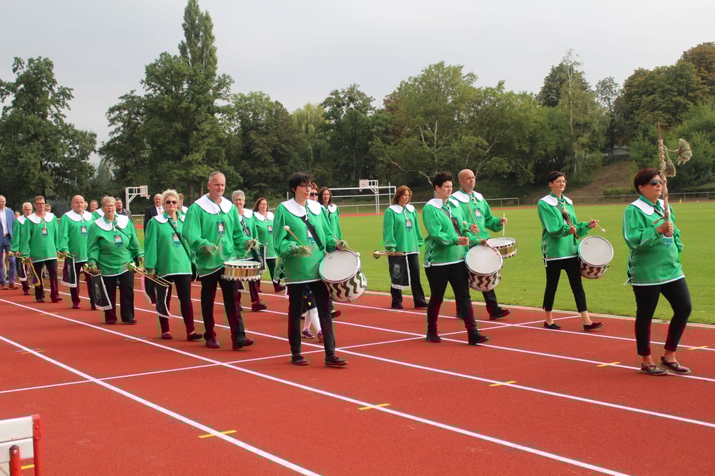 Der Fanfarenzug Lindau spielte zur Eröffnung des sanierten Zerbster Stadions.