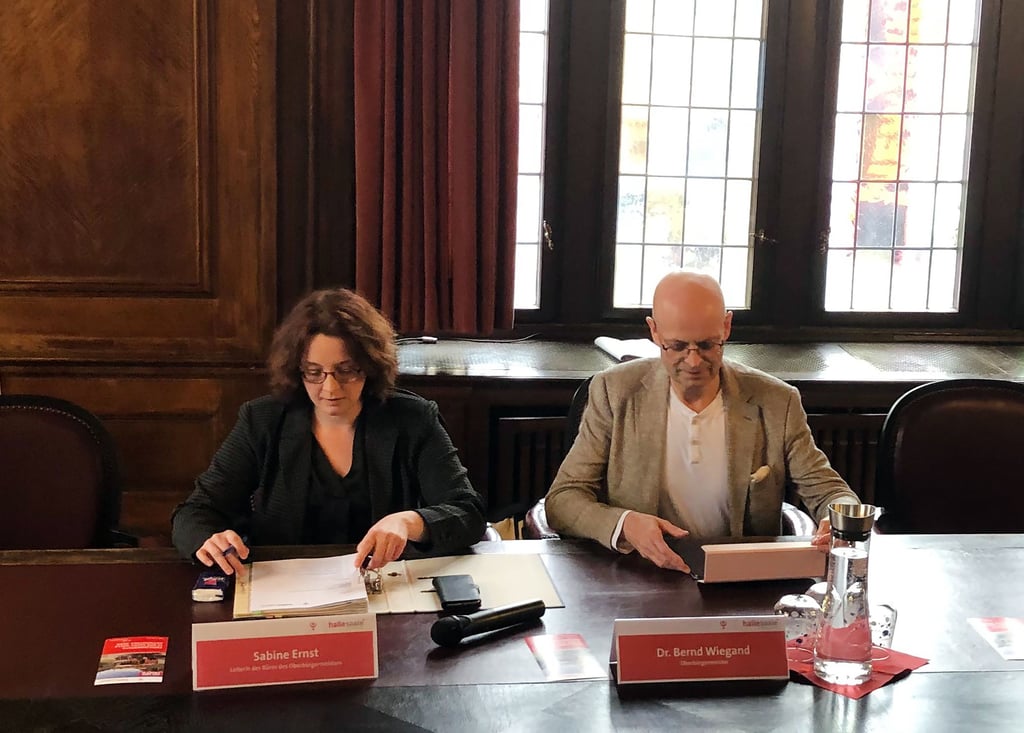 Gegen Oberbürgermeister Bernd Wiegand und seine Büroleiterin Sabine Ernst gibt es neue Vorwürfe.