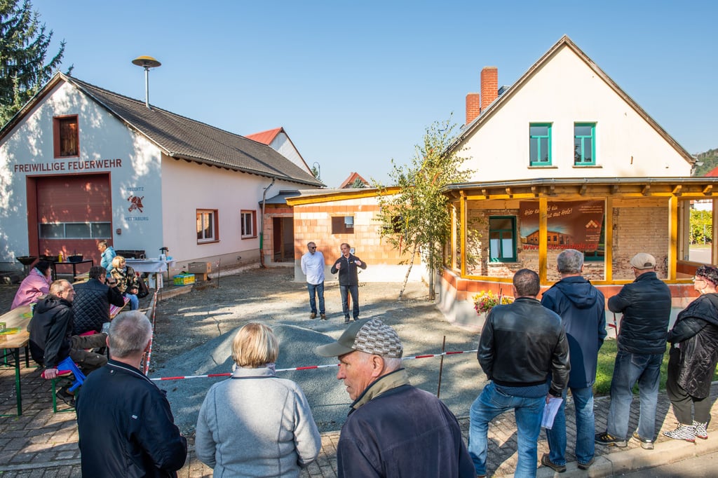 Für das im Umbau befindliche Dorfgemeinschaftshaus in Beuditz konnte Richtfest gefeiert werden.