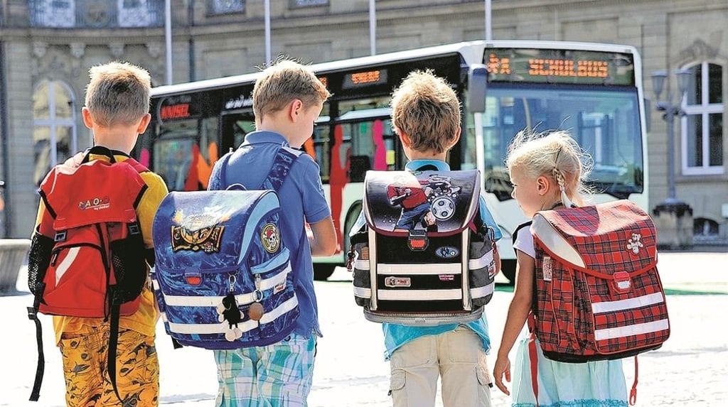 Ein Foto mit Symbolcharakter. Ab sofort nehmen nur noch die reinen Schulbusse Schüler mit auswärtigem Wohnort mit.