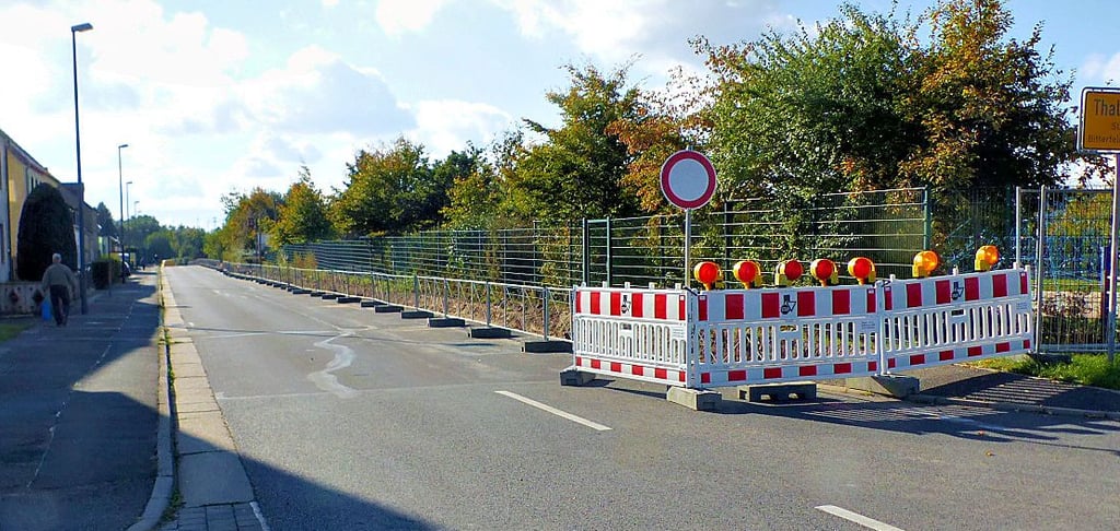 Die Wolfener Straße in Thalheim ist komplett gesperrt.