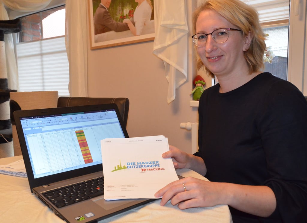 Marion Motzkus hatte die Tempotafel von der Harzer Blitzergruppe geliehen und bekam nun die Auswertung. Der Schnellste raste mit 139 Stundenkilometern durch den Ort.