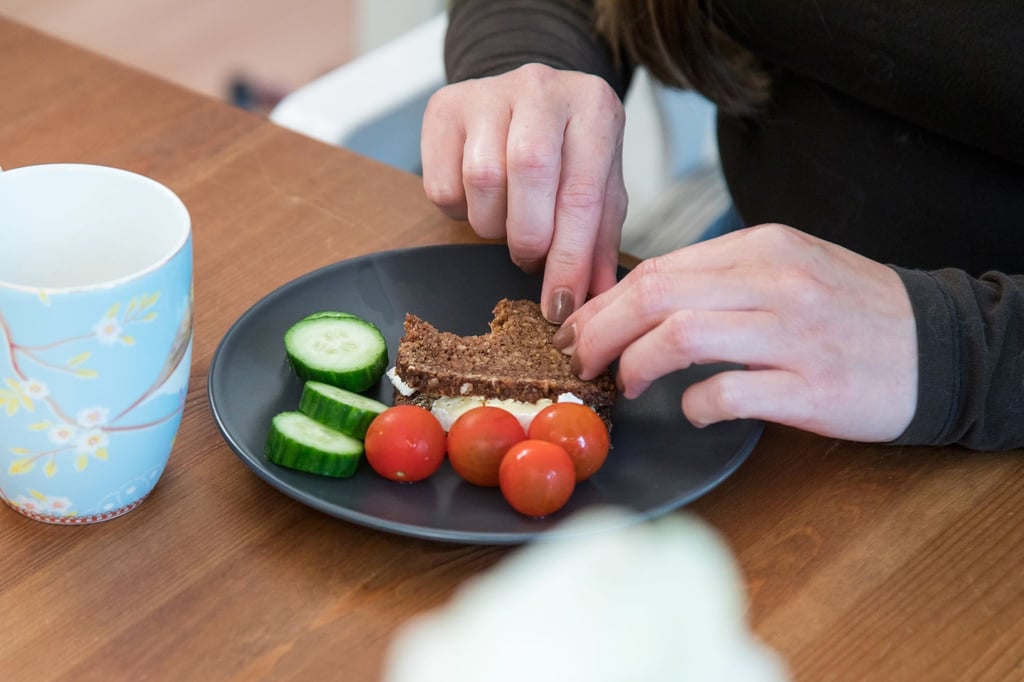 Langsames Essen, ausgiebiges Kauen oder nur bestimmte Lebensmittel auf dem Teller: Bei Kindern kann sich hinter Essensritualen eine Essstörung verbergen.