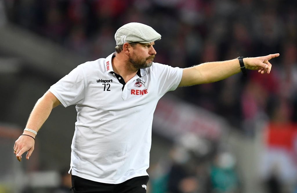 Die Schiebermütze von Kölns Trainer Steffen Baumgart wurde zum Verkaufsschlager.