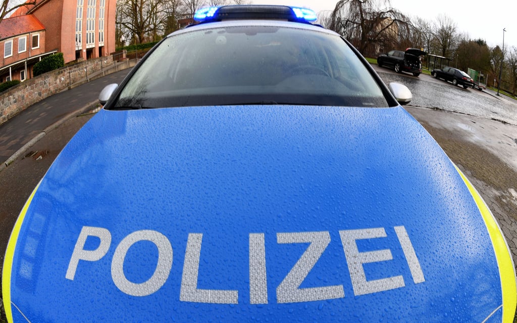Eine Gartenbaufirma, die mutmaßlich in Schönebeck sitzt, soll ihre Kunden betrogen haben.