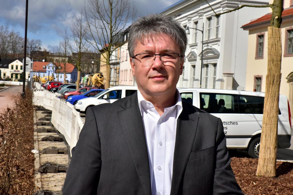 Weißenfels Oberbürgermeister Robby Risch hatte 2019 versucht, gegen den Willen einer Mehrheit des Stadtrates eine solche Klage durchzudrücken, weil er von den Erfolgsaussichten überzeugt war.