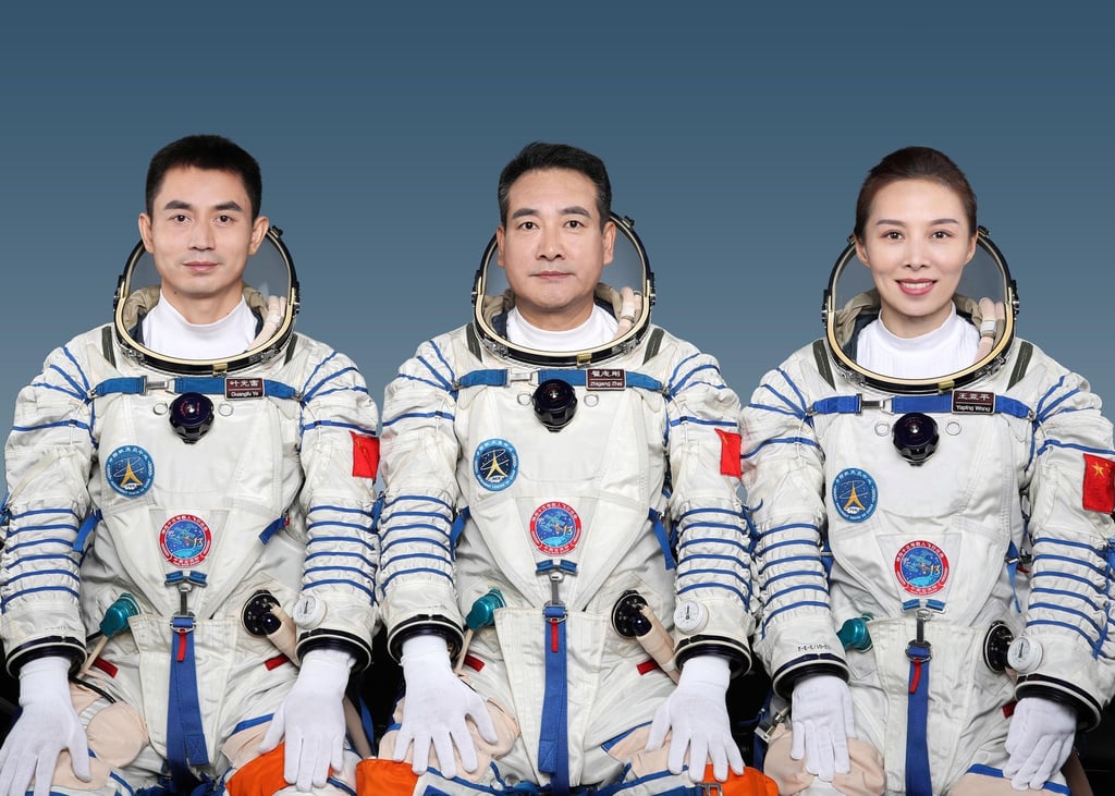 Die chinesischen Astronauten Ye Guangfu, Zhai Zhigang und Wang Yaping (v.l.n.r.).