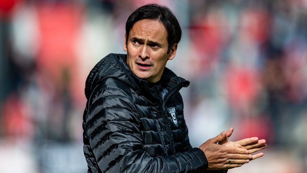 HFC-Trainer Florian Schnorrenberg kann aktuell kaum gestandene Profis von der Bank aus einwechseln.