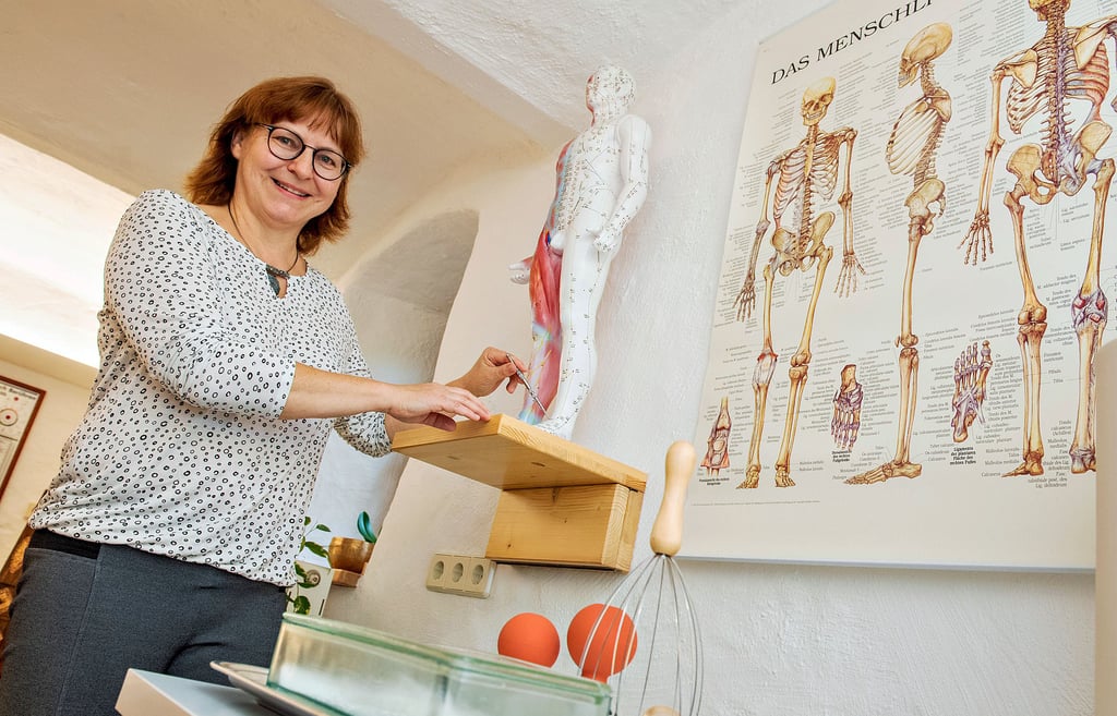 Die Physiotherapeutin und Naturheilpraktikerin Birgit Bräuer hat in Freyburg eine eigene Praxis eröffnet.