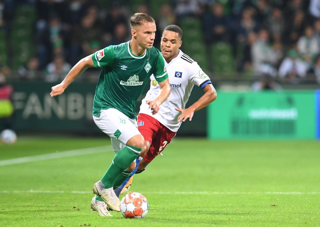 Niklas Schmidt bleibt beim SV Werder Bremen.