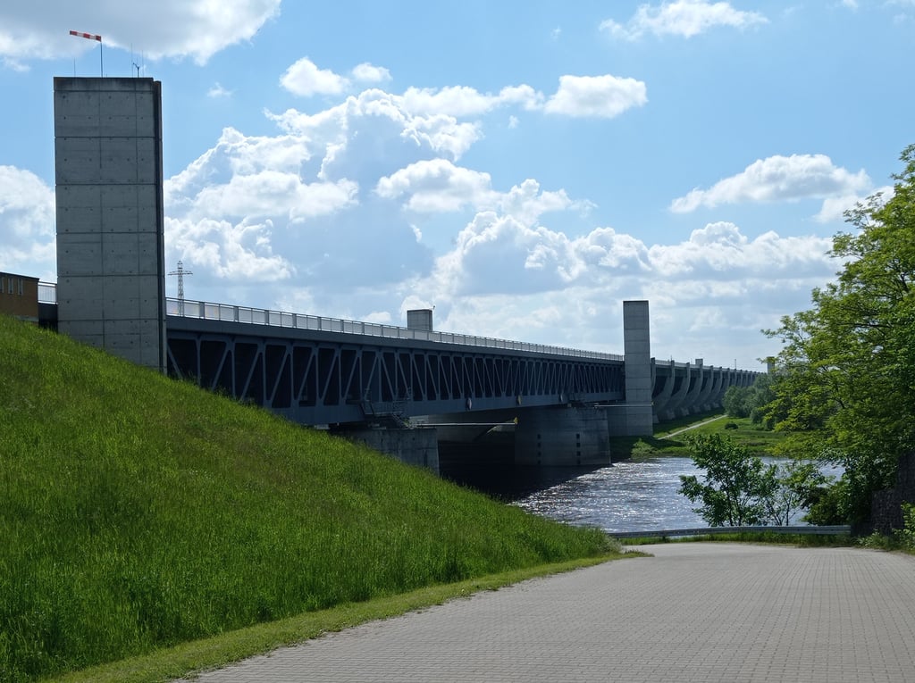 Die Trogbrücke Hohenwarthe ist jetzt Treffpunkt der Aktion Wandern mit Herzblut. Der Ministerpräsident wandert mit.