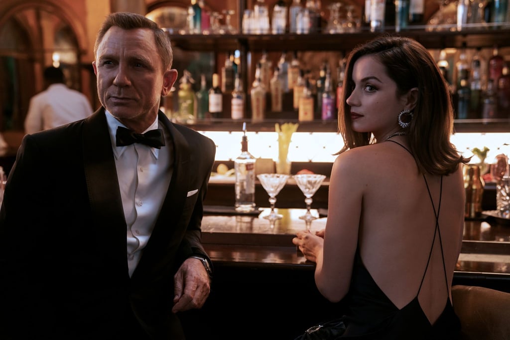 Daniel Craig als James Bond und Ana de Armas als Paloma in einer Szene des Films "James Bond 007 - Keine Zeit zu sterben".