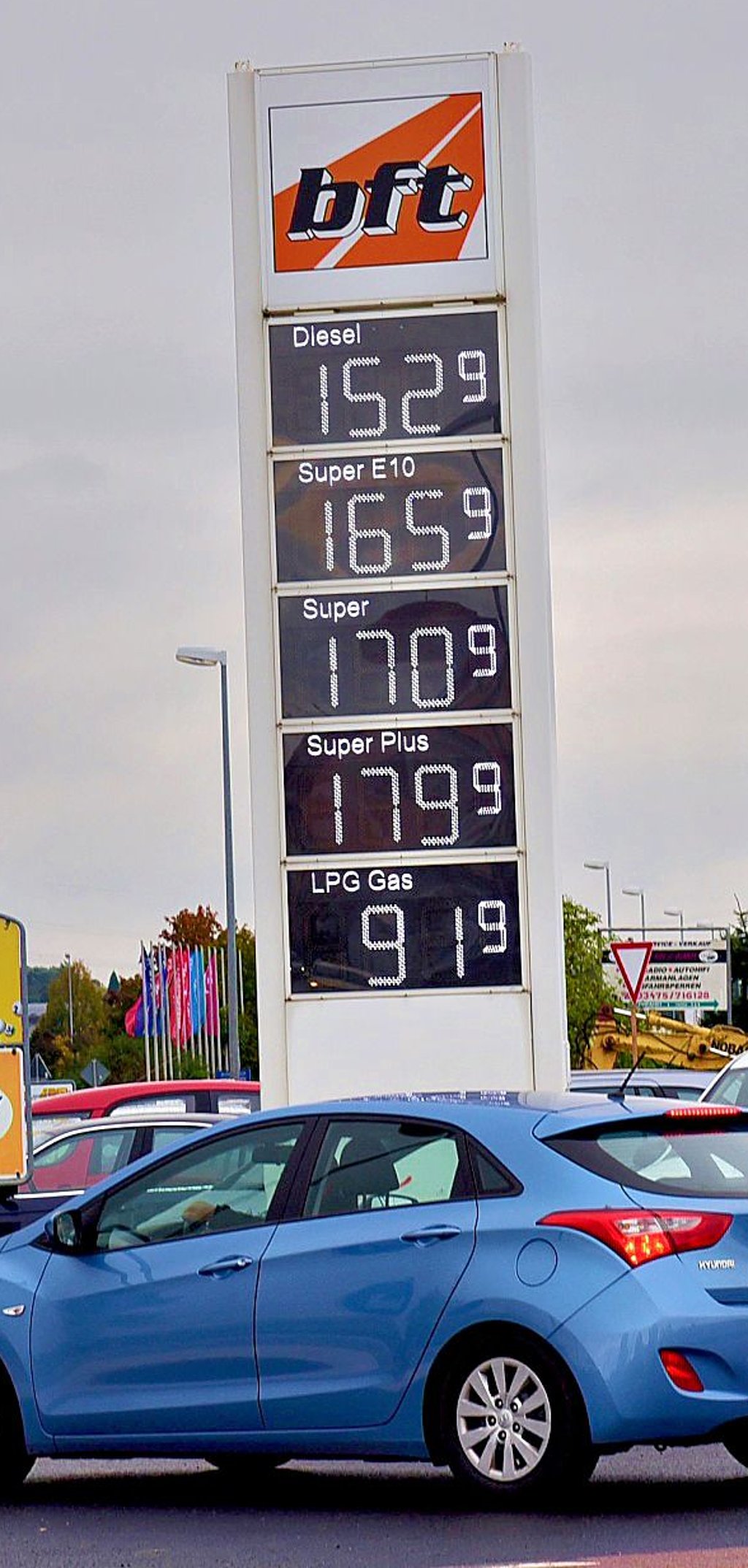 Donnerstagvormittag, an einer Tankstelle in Eisleben