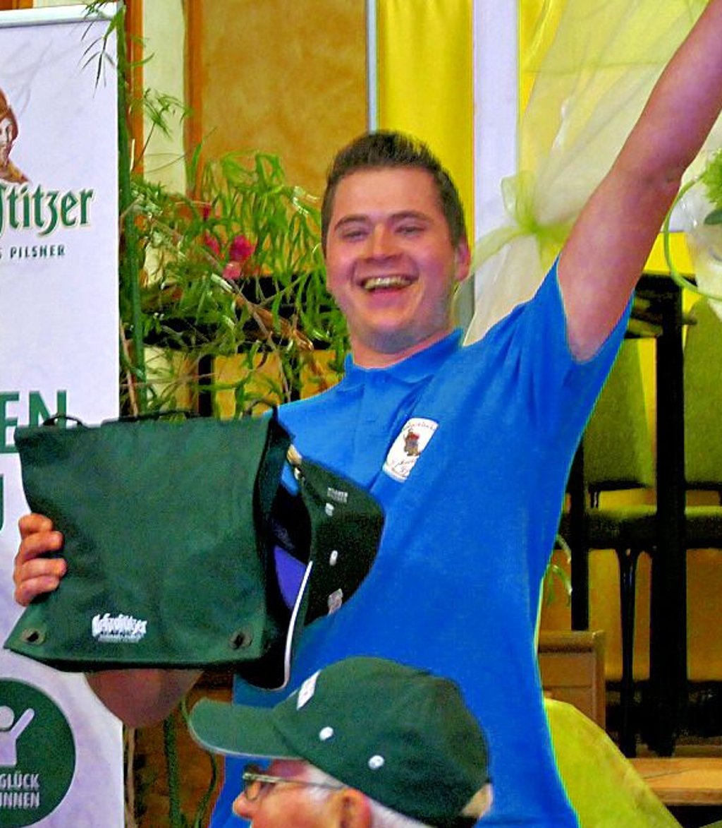 Leon Fred Lehmann gewinnt den Korken-Schätz-Wettbewerb.