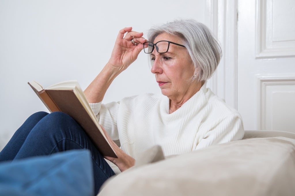 Geht es nach dem Eingriff auch ohne Brille? Das hängt maßgeblich von der eingesetzten Kunstlinse ab.